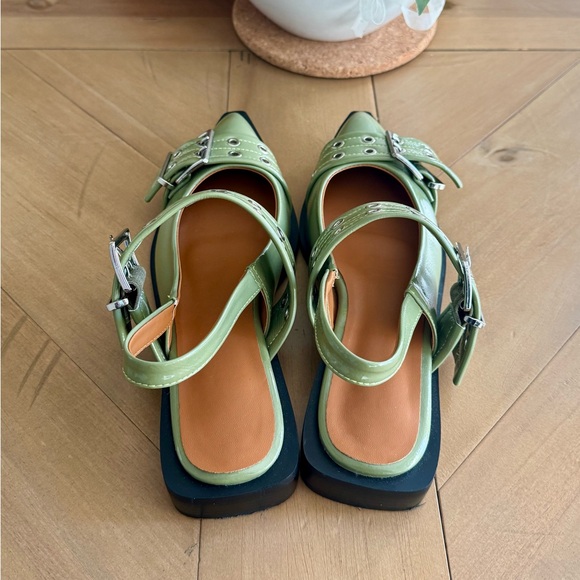 Green Feminine Buckle Ballerinas - Picture 8 of 9